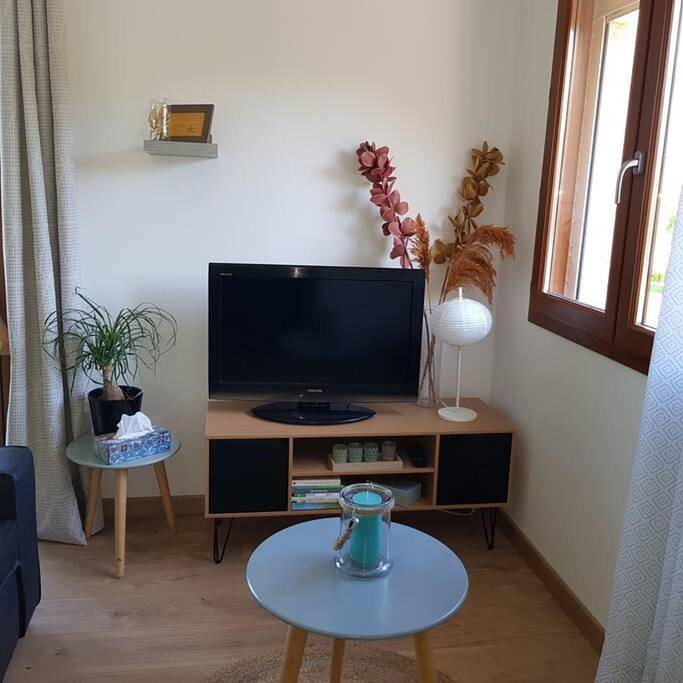 Gîte pour 4 personnes, avec Terrasse ainsi que Jardin et Vue à Jayat - 2