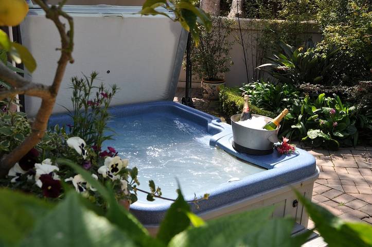 Holiday home for 8 people, with sauna and hot tub as well as garden in Big Sur