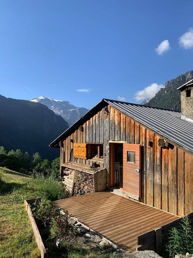 Gîte pour 12 personnes, avec Balcon et Terrasse ainsi que Jardin et Vue à Planay