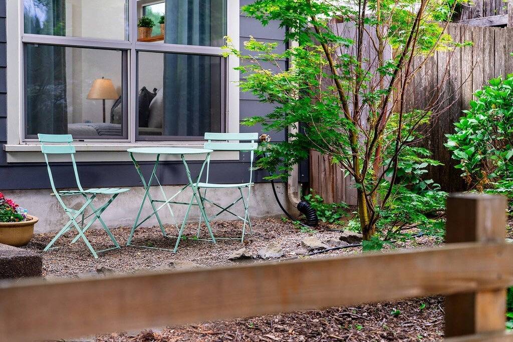 Excellent Location, Close to Parks, Groceries, Single Level Detached Retreat, 15 Minutes to Portland in Portland, Multnomah County