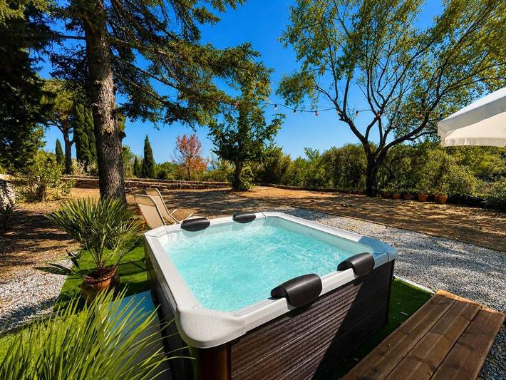 Location de vacances pour 8 personnes, avec Terrasse ainsi que Jardin et Vue à Azillanet