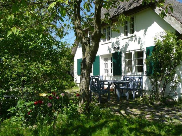 Ferienwohnung für 4 Personen, mit Terrasse und Garten sowie Sauna und Ausblick in Schaprode