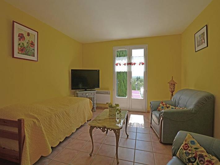 Location de vacances pour 3 personnes, avec piscine et jacuzzi ainsi que terrasse et jardin à Saint-Maximin (Nimes) - 4