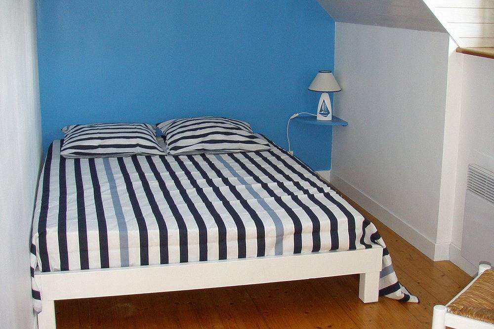 Breton stone house, 400 m from the sea, Camaret, Roscanvel. in Roscanvel, Iroise