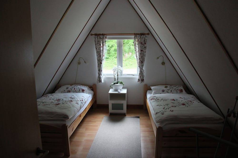 Spitzdach-Ferienhaus im Naturpark am Twistesee in absoluter Waldlage in Bad Arolsen, Twistesee