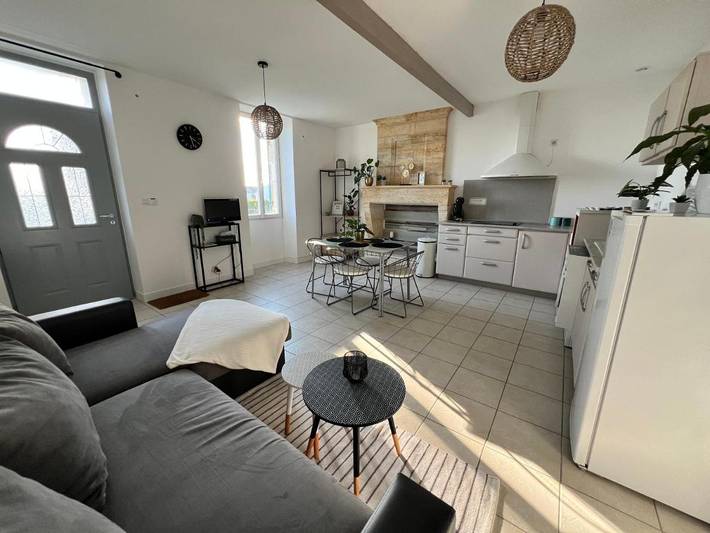 Gîte pour 4 personnes, avec jardin, animaux acceptés à Prignac-et-Marcamps - 2