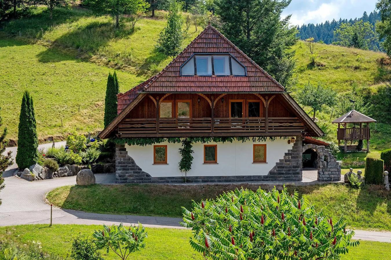 Ganze Wohnung, Ferienwohnung '2' mit Bergblick, gemeinsamer Terrasse und Wlan in Triberg, Mittlerer Schwarzwald