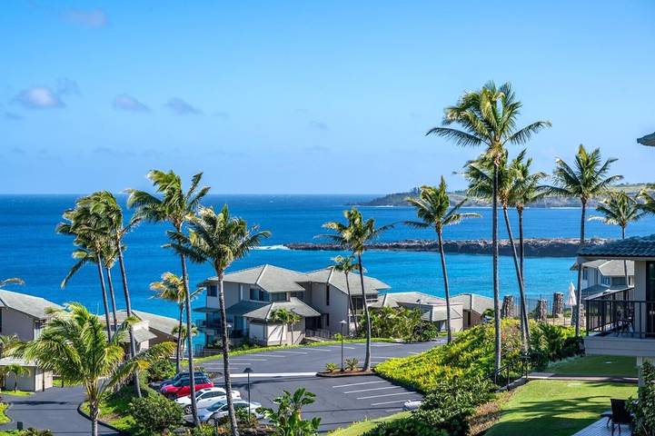 Vacation rental for 4 people, with balcony and pool as well as yard in Kapalua