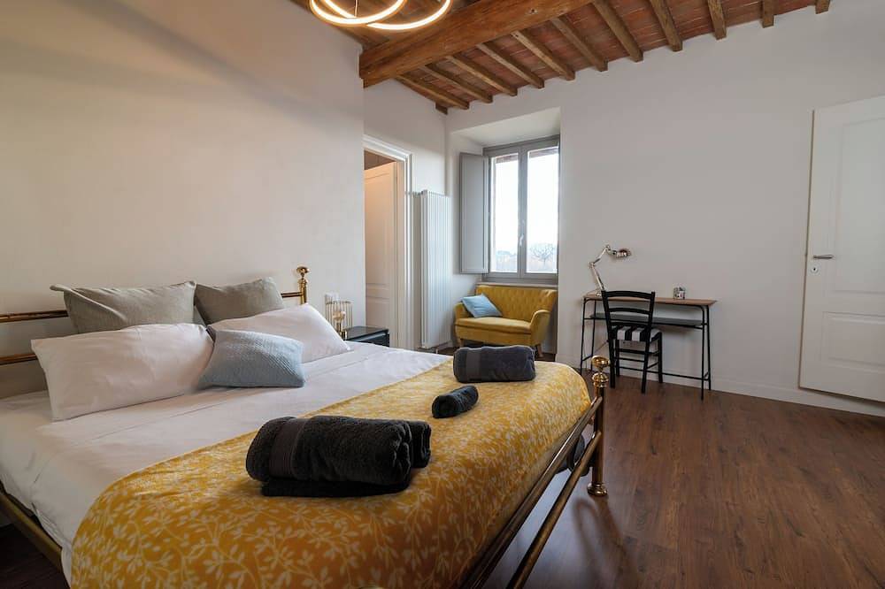 Entire apartment, Palazzo Luparelli Boutique Apartment, Colle di Val d'Elsa, Siena, Tuscany in Colle di Val d'Elsa, Siena Province