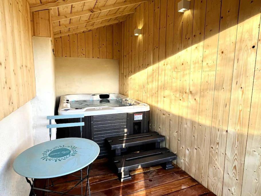 Appartement entier, La Merlère : Gîte de charme & Jacuzzi in Langon, Région de Langon