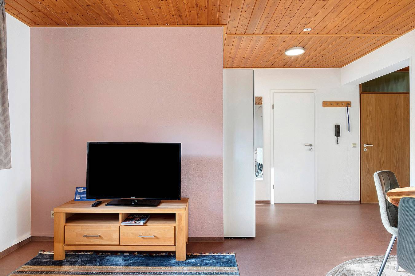 Ganze Wohnung, Ferienwohnung 'Veilchen' mit Bergblick, privater Terrasse und Wlan in Unterkirnach, Mittlerer Schwarzwald