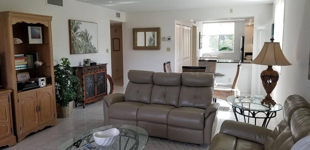 Vacation rental for 4 people, with pool and hot tub as well as yard in Longboat Key