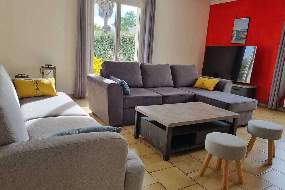 Belle Maison Avec Grand Jardin in Le Château-d'Oléron, Côte de Beauté