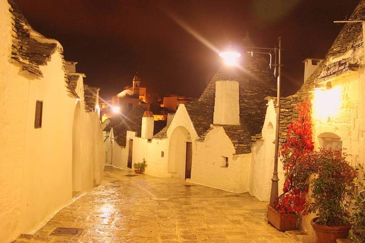Trullo dell'Aia, characteristic and original trullo, in the center of Alberobello in Alberobello, Alberobello und Umgebung