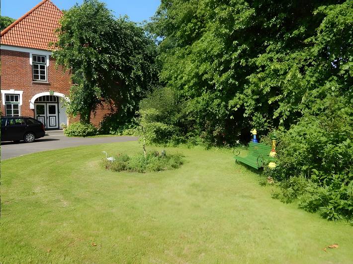 Ganze Wohnung, ''Die Kleine unter den Linden'' mit Gemeinschaftsgarten, Wi-Fi, Gratis e-Ladung Auto in Schülp, Kreis Dithmarschen