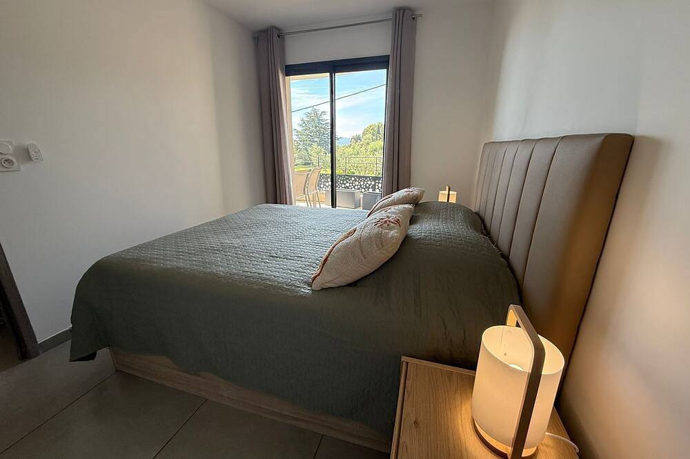 Appartamento intero, Apartment in Furiani close to all amenities in Furiani, Capo Corso