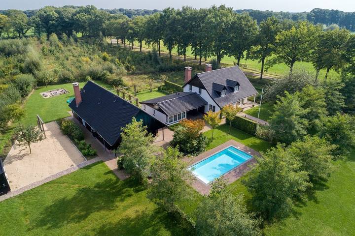 Vakantiehuis voor 14 personen, with Balkon/Terras and Terras as well as Tuin and Sauna in Aalten