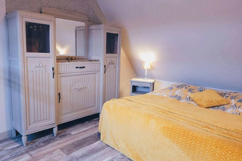 Entire apartment, New In the heart of the city center of Obernai in Alsace, charming and cozy duplex in Obernai, Sélestat-Erstein region