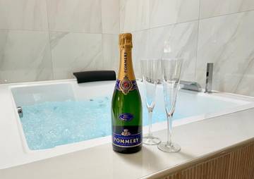 Gîte pour 2 personnes, avec terrasse et jacuzzi dans Marne-la-Vallée