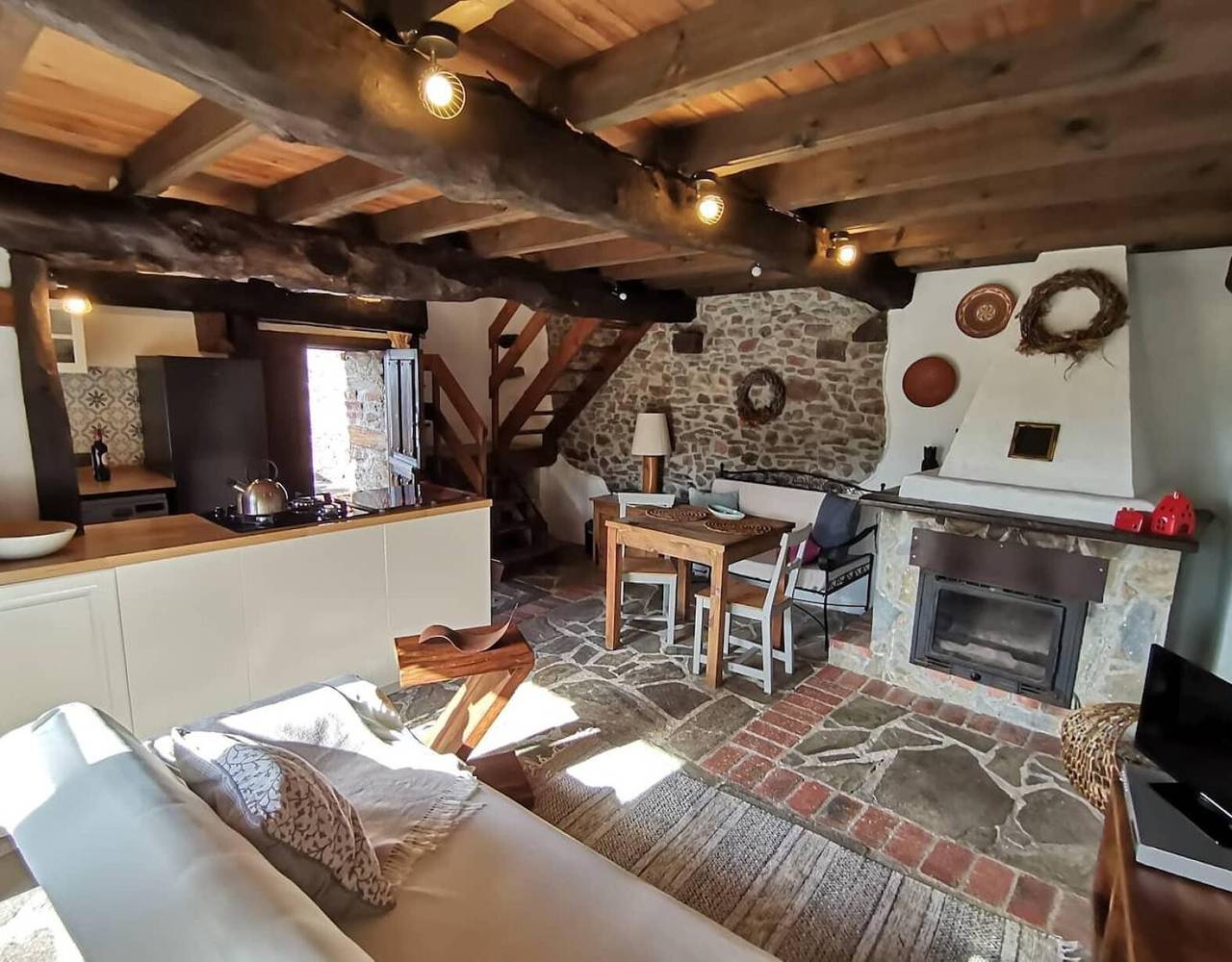Landhuis 'Nela' met uitzicht op de bergen, privéterras en Wifi, foto 8