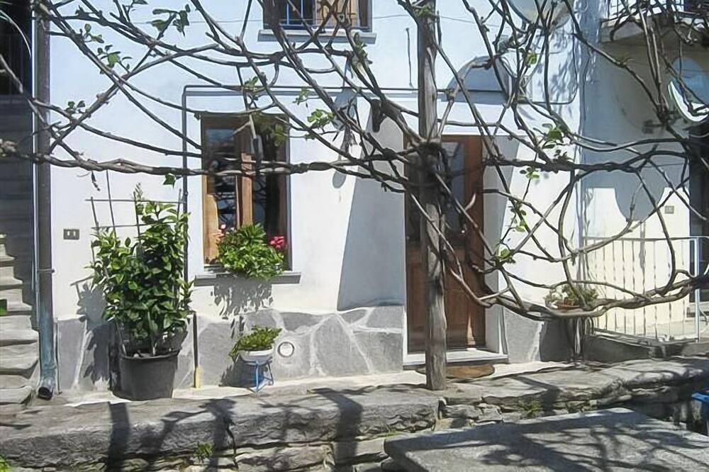 Ganze Wohnung, Gemütliche 1-Zimmer-Wohnung mit Terrasse, Gärtchen und Traumseesicht in Cannero Riviera, Lago Maggiore (Piemont)