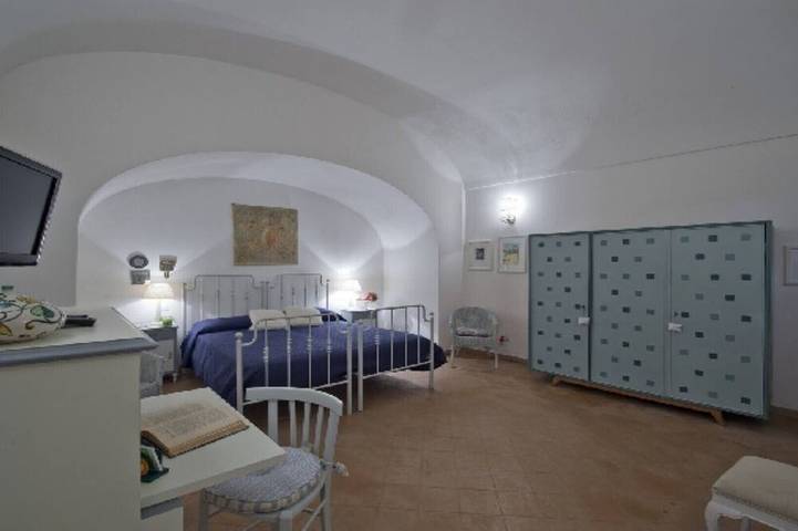 Entire apartment, Casa Santacroce 2 with large garden in Gavitella beach, Praiano
