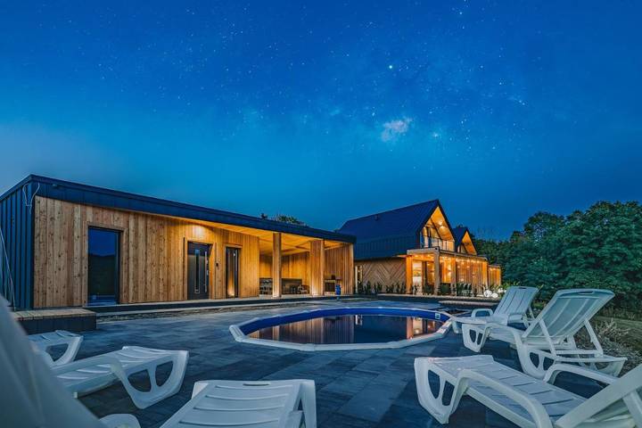 Apartament wakacyjny dla 8 osób, z Balkon i Taras oraz Jacuzzi i Ogród w Rabka-Zdrój