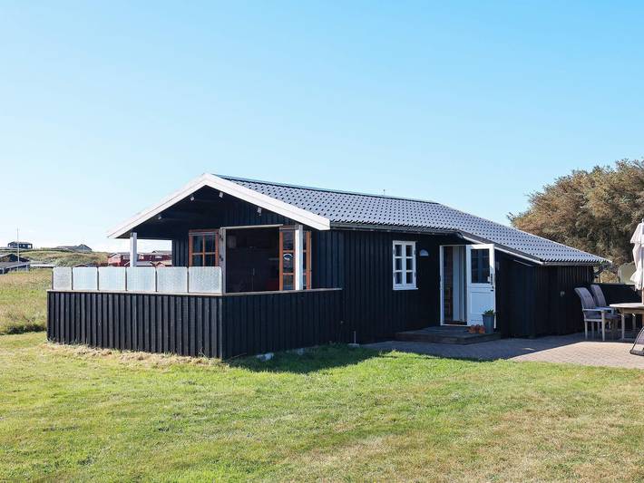 Ferienhaus für 4 Personen, mit Terrasse und Garten in Løkken