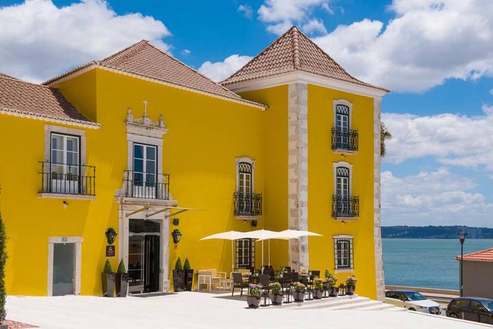 Hotel para 2 pessoas, com Varanda e Terraço e ainda Jacuzzi and Jardim em Paço de Arcos