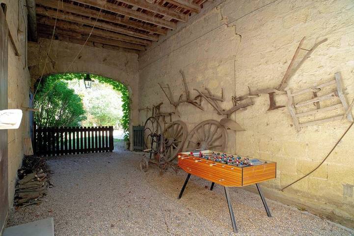 Large Mansion with Swimming Pool in a Pretty Village in Aigues-Vives, Costa mediterránea (Francia)