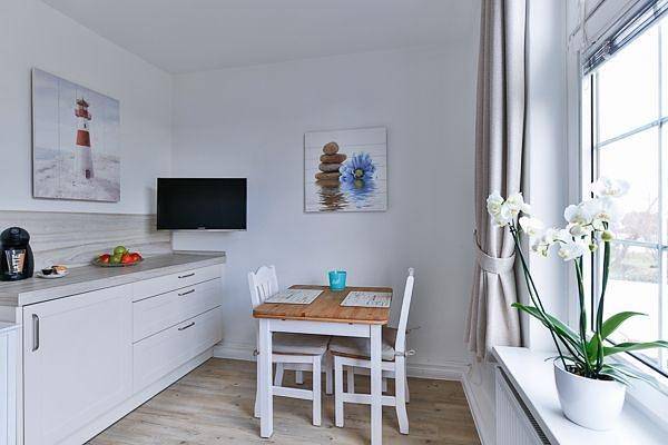 Ganze Ferienwohnung, App. 8 in strandnaher Lage - Bäderstil-Villa in Wenningstedt/Sylt in Wenningstedt, Sylt