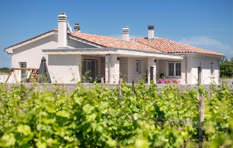 Location de vacances pour 8 personnes, avec terrasse à Loborika