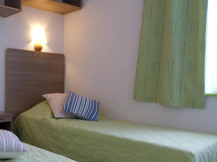 Camping pour 4 personnes, avec bassin pour enfant dans le Cantal - 2