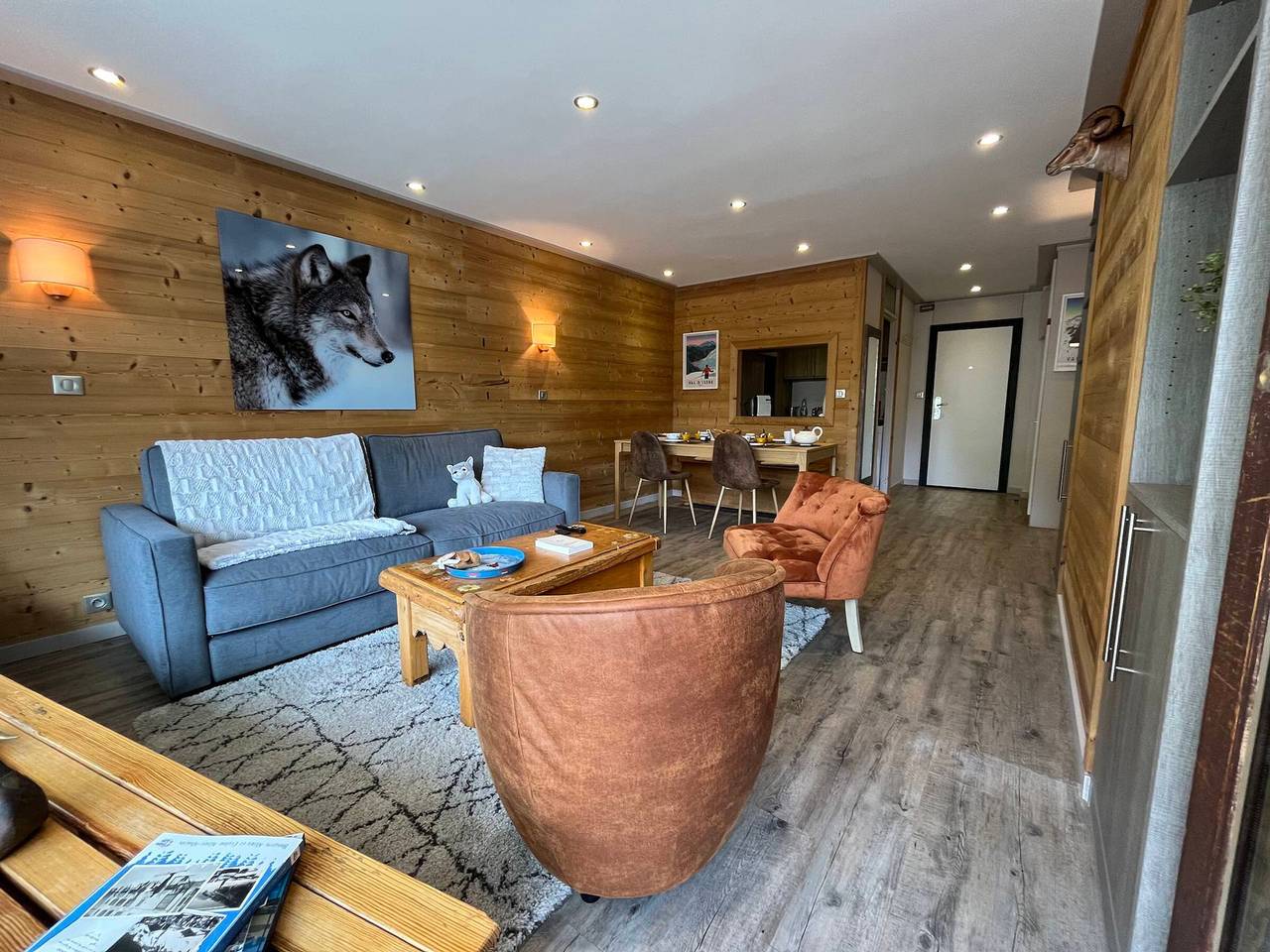 Apartamento entero, Apartamento moderno con balcón, Wifi y cocina equipada in Val-d'Isère, Macizo del Ruitor