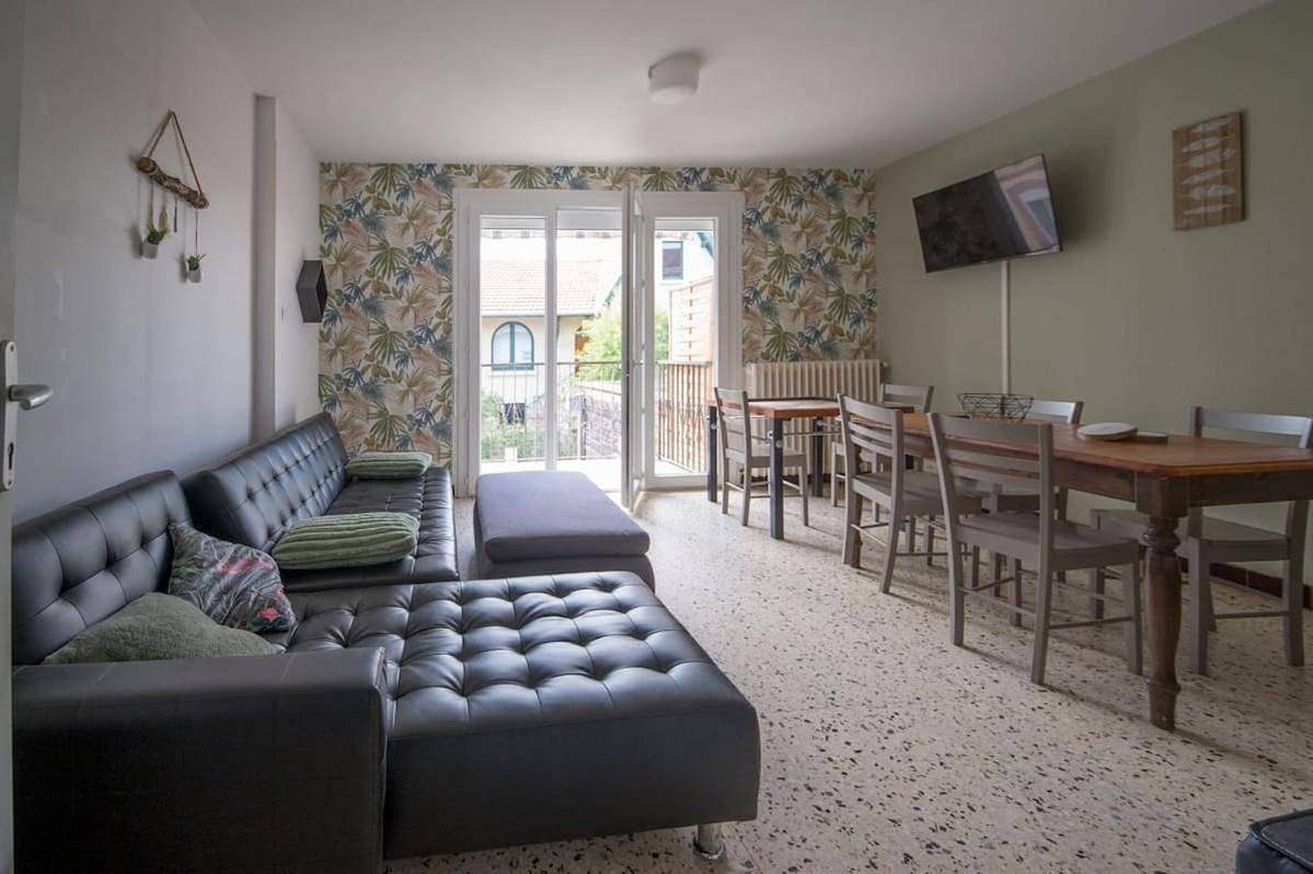 La cahute, Gîte avec jardin pour 15 personnes in Montauban, Tarn-et-Garonne