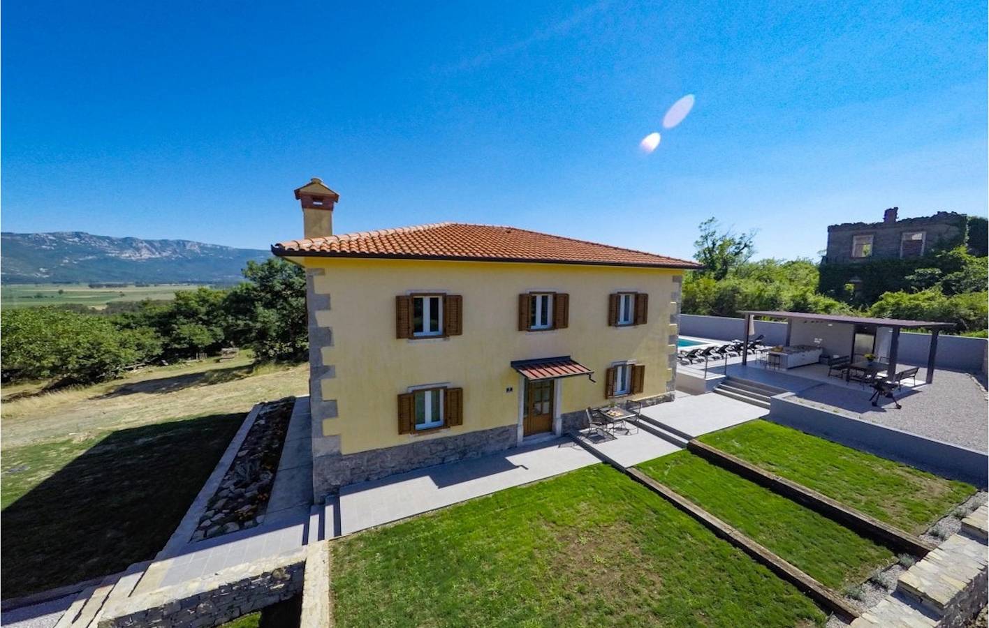 Spacieux appartement de 150 m² avec piscine près de la rivière Boljunčica in Kršan, Côte Est de l'Istrie