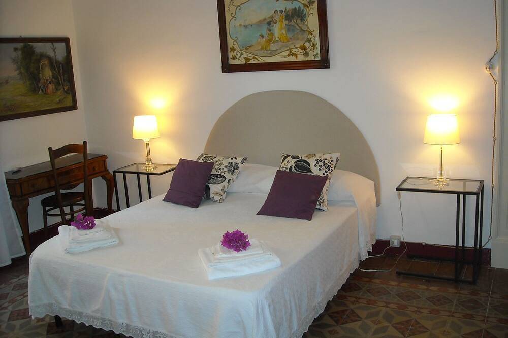 Residenza 1921 - Wonderful Art Nouveau Villa at 200mt from the beach in Mondello, Palermo