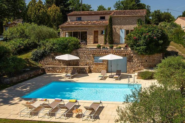 Location de vacances pour 8 personnes, avec jardin et piscine à Saint-Paul-en-Forêt