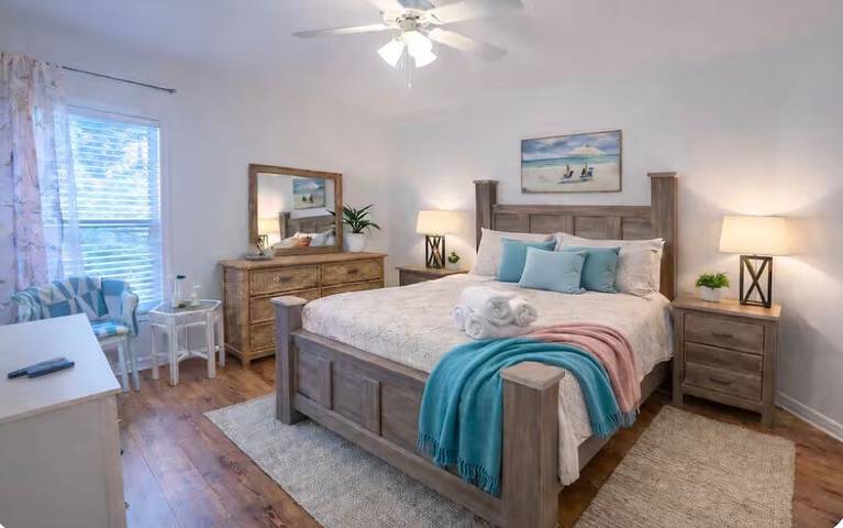 White Sands Beach House Sleeps 10 with Pool in Gulf Highlands (Alabama), Fort Morgan