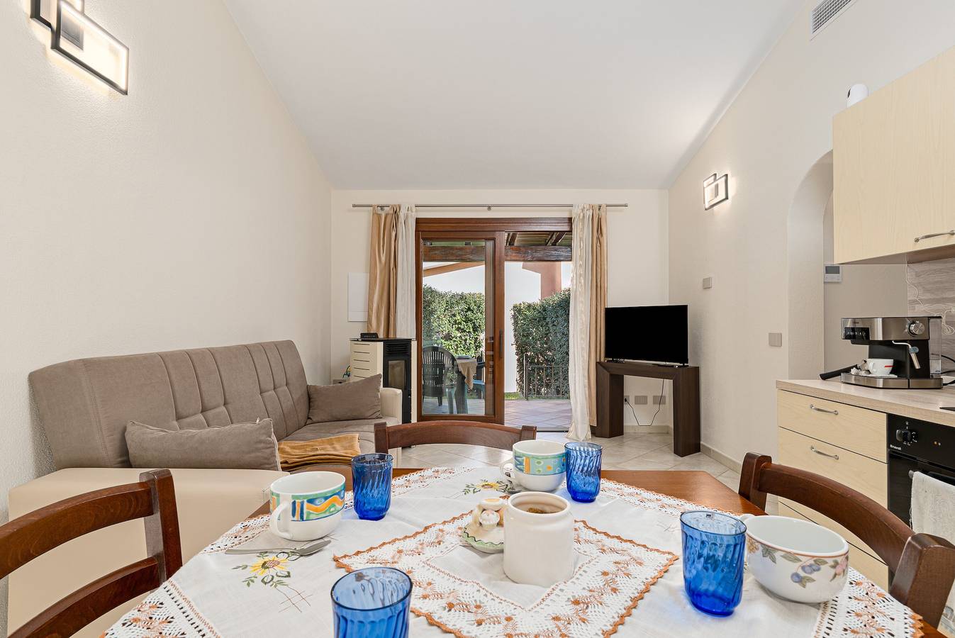 Holiday Home 'Villetta Lu Lioni' with Private Terrace, Private Garden and Air Conditioning in Lu Lioni, San Teodoro