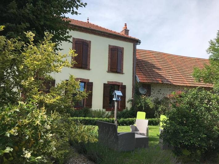 Location de vacances pour 10 personnes, avec Jacuzzi et Sauna à Saint-Yrieix-la-Montagne - 2