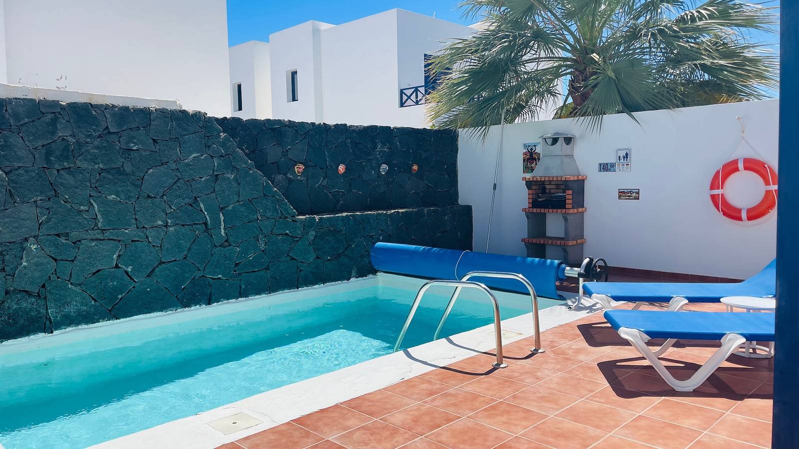 Villa vacacional 'Casa Ventosa' con piscina privada, terraza privada y Wi-Fi in Playa Blanca, Yaiza