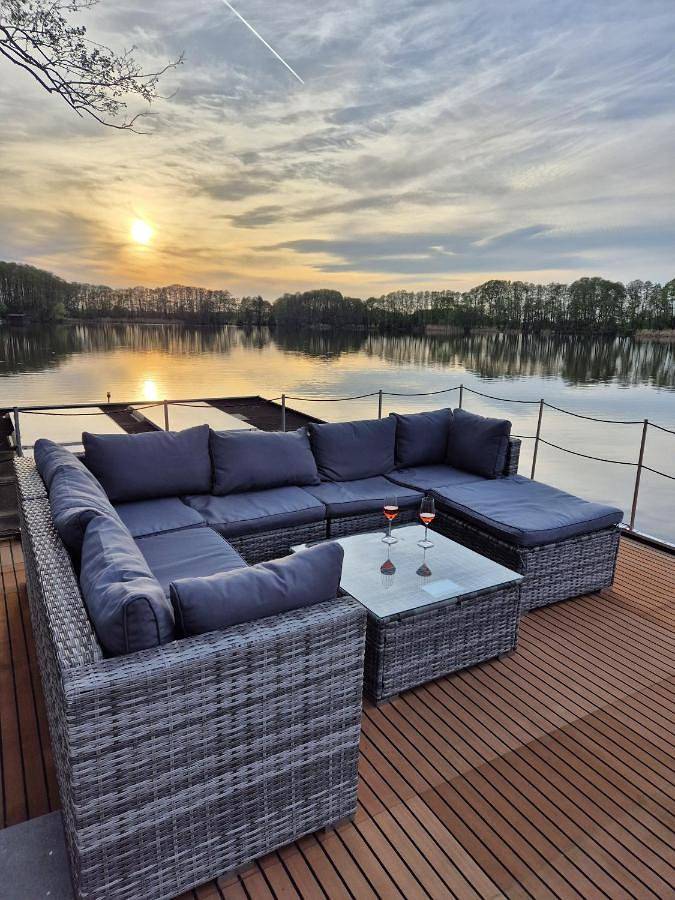 Boot für 4 Personen, mit Terrasse und Ausblick sowie Seeblick in Potsdam