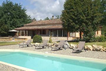 Gîte pour 6 personnes, avec terrasse et jardin à Capdrot
