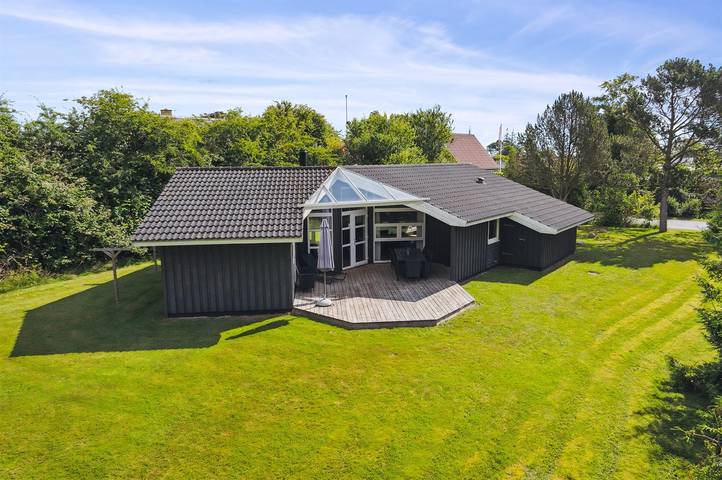 Ferienhaus für 8 Personen, mit Sauna und Garten sowie Whirlpool in Høll