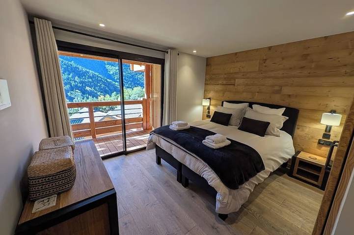 Sophisticated, Relaxed Chic, 7 bedroom & games rom in Vaujany, Écrins National Park