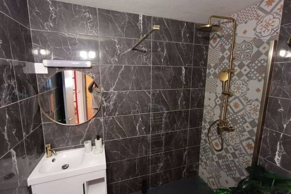 Entire apartment, Bagnol Chill - Your cosy cocoon 30 min from Avignon (4 pers.) in Bagnols-sur-Cèze, Nimes region