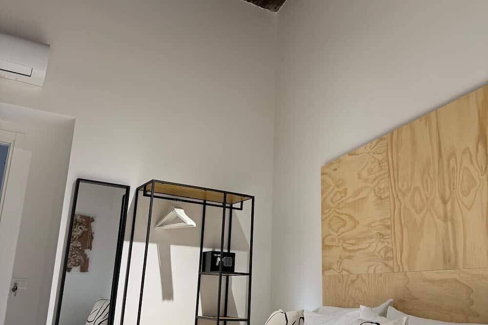 Cozy Room within walking distance of Porta Capuana in Nápoles, Provincia de Nápoles