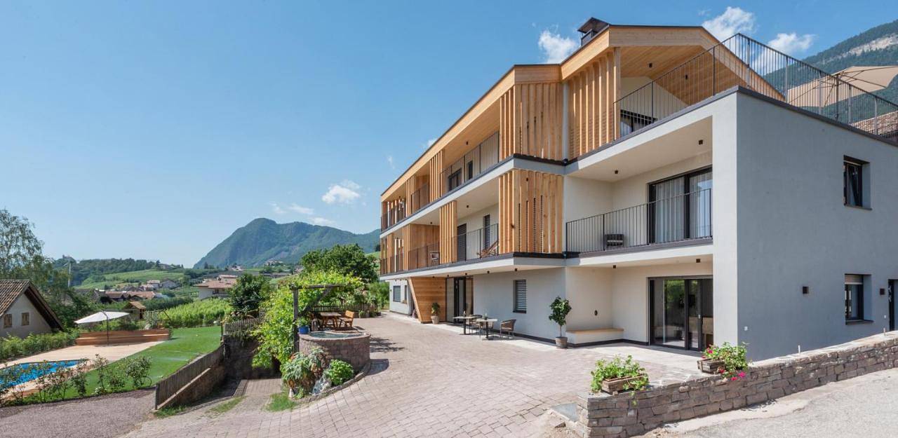 Ganze Wohnung, Villa Montis Exclusive Holiday Apartments in Eppan with Spectacular Views of Dolomites and Bolzano Area in Berg (Eppan), Eppan an der Weinstraße