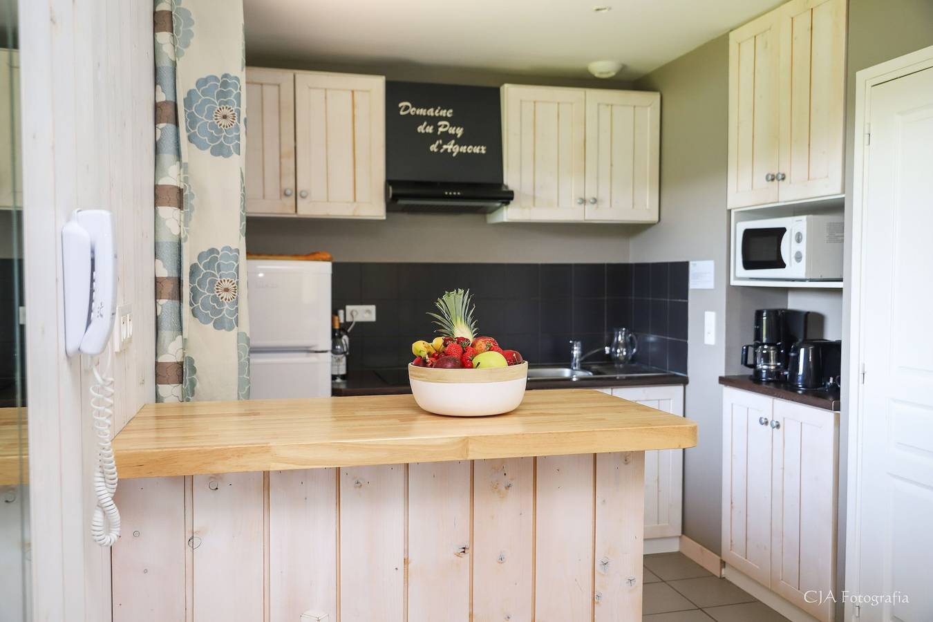 Entire apartment, Le Domaine des Monedières - 3p6 Chalet - lake view in Seilhac, Tulle region